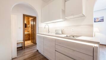 Fridge, stovetop, coffee/tea maker, electric kettle