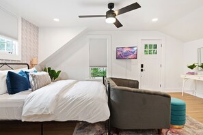 1 dormitorio, tabla de planchar con plancha, wifi y ropa de cama