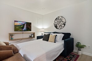 1 chambre, lit avec matelas en mousse à mémoire, bureau