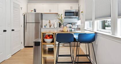 Chic 1920s Charmer Walkable to Belmont & Vanderbilt, Pet-Friendly