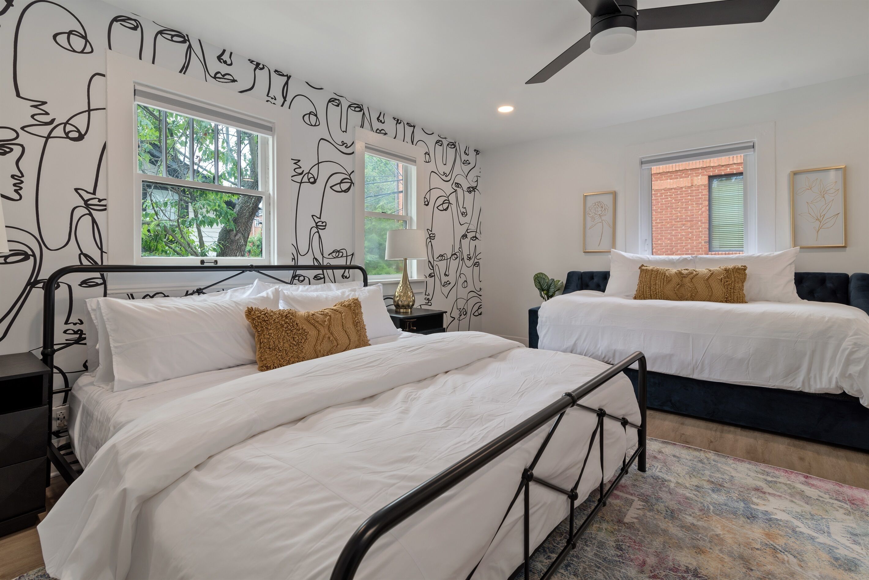 1 chambre, matelas mémoire de forme, bureau, fer et planche à repasser