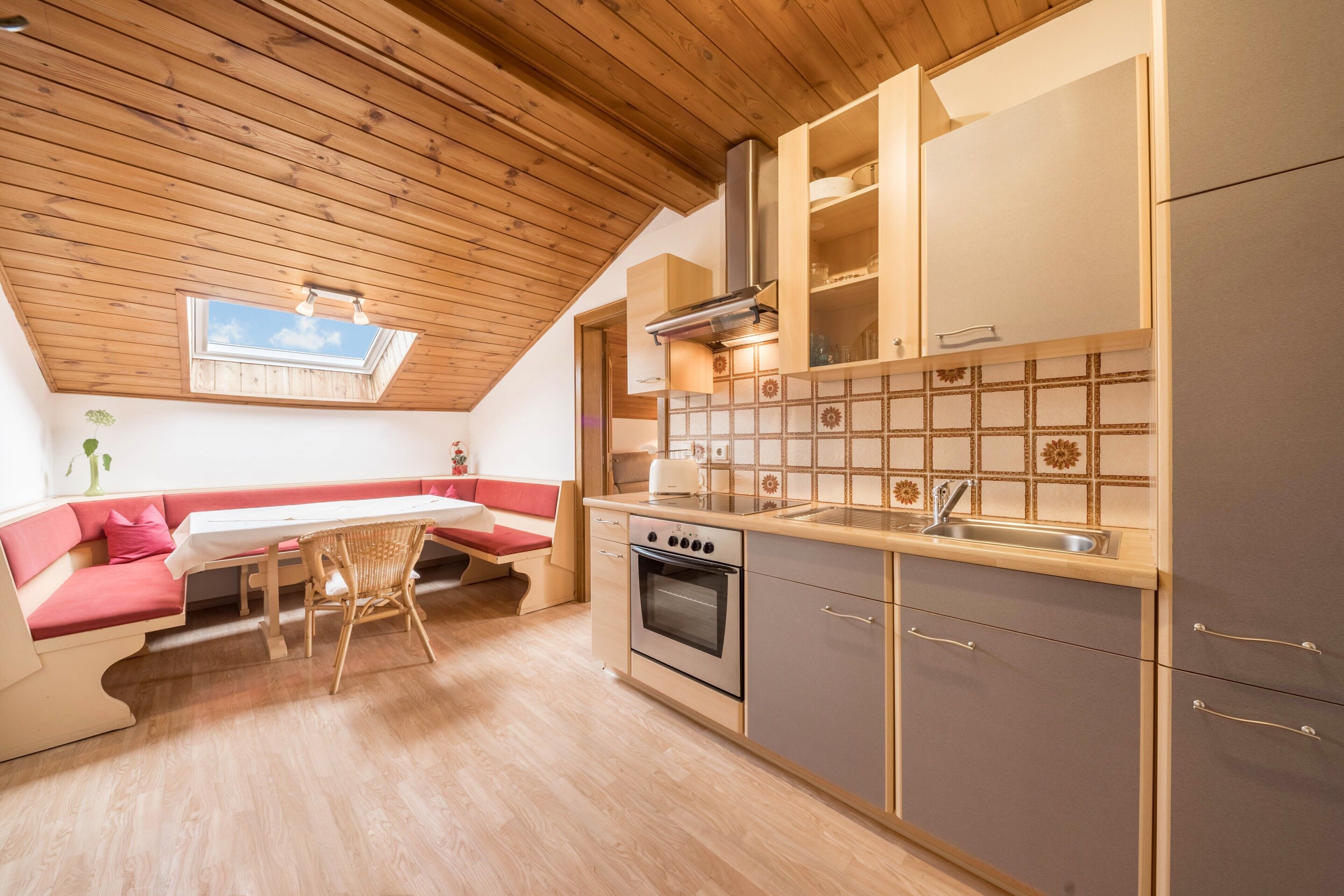 Fridge, stovetop, coffee/tea maker, electric kettle