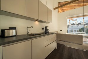 Frigorifero, forno, piano cottura, lavastoviglie