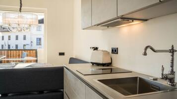 Réfrigérateur, four, plaque de cuisson, lave-vaisselle