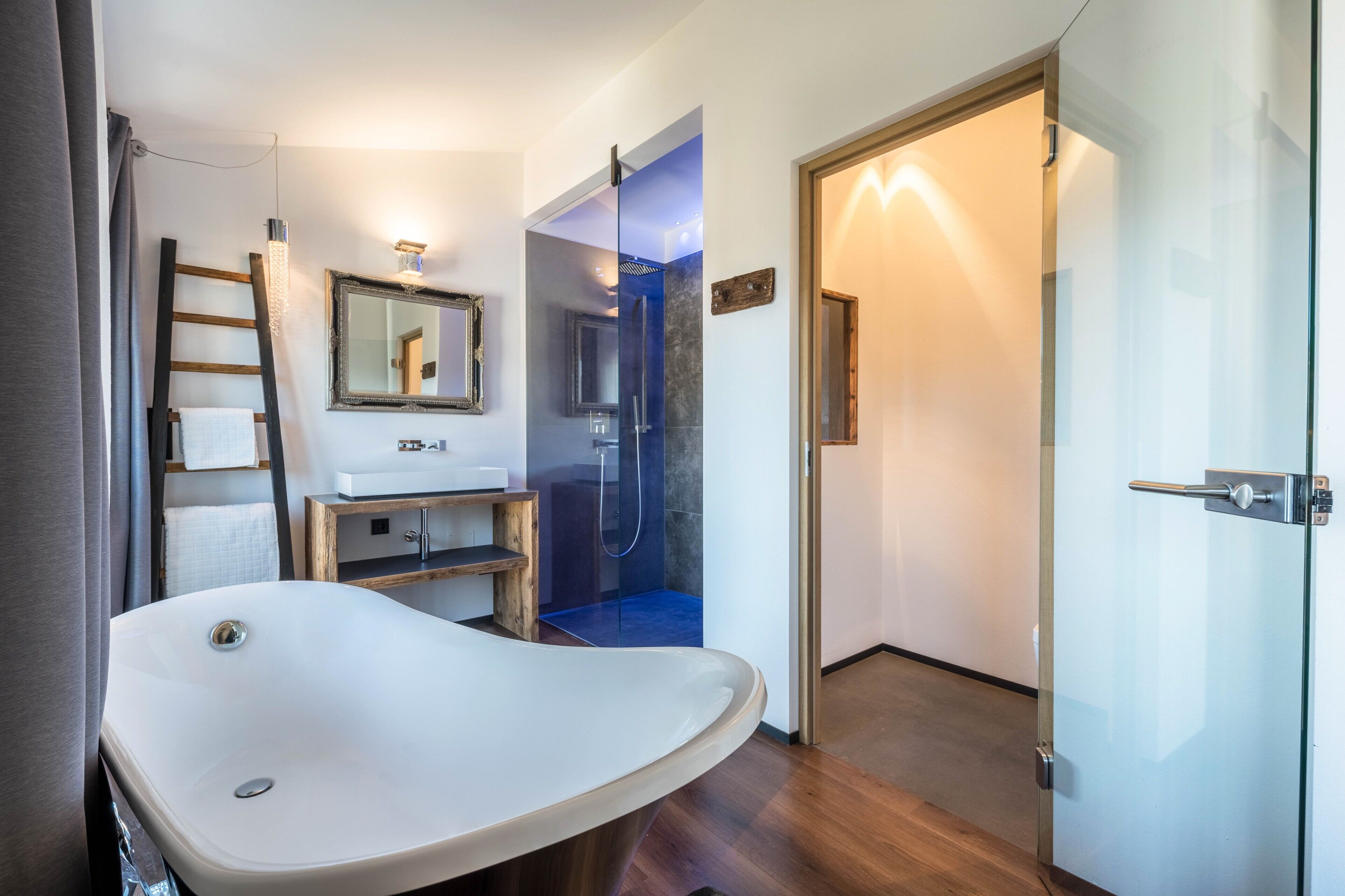 Douche, articles de toilette gratuits, serviettes fournies