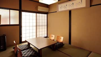 Private Vacation Home, Non Smoking | Living area | 40-inch flat-screen TV with digital channels, TV