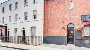 Unclassified image, 4 of 26, button - Paddington Stays by Stay Guru (London)