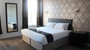 Superior tweepersoonskamer | 1 slaapkamer, een bureau, een strijkplank/strijkijzer, gratis wifi