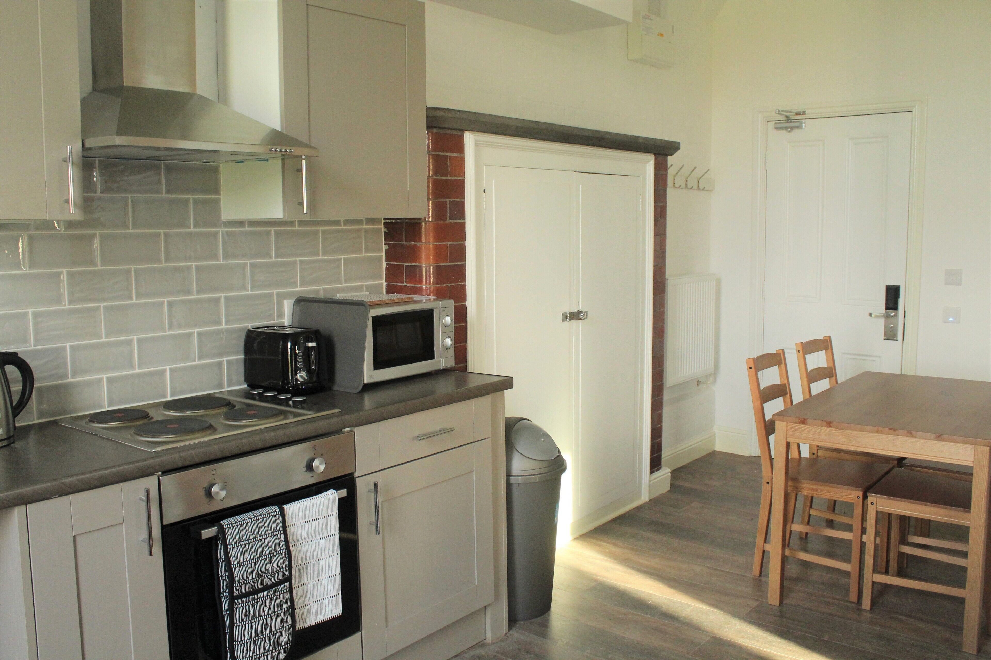 Basic Apartment | Private kitchen | Coffee/tea maker, electric kettle