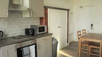 Basic Apartment | Private kitchen | Coffee/tea maker, electric kettle