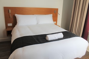 Basic Apartment | Desk, iron/ironing board, free WiFi, bed sheets - Park Hotel & Apartments (Hull)