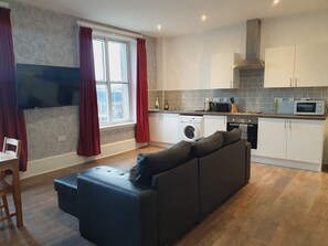 Basic Apartment | Private kitchen | Coffee/tea maker, electric kettle - Park Hotel & Apartments (Hull)