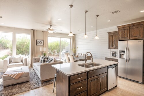 Modern 3BR Poolside on the 18th Hole - 2 Kings