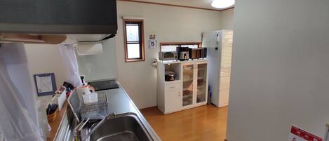 冷蔵庫、電子レンジ