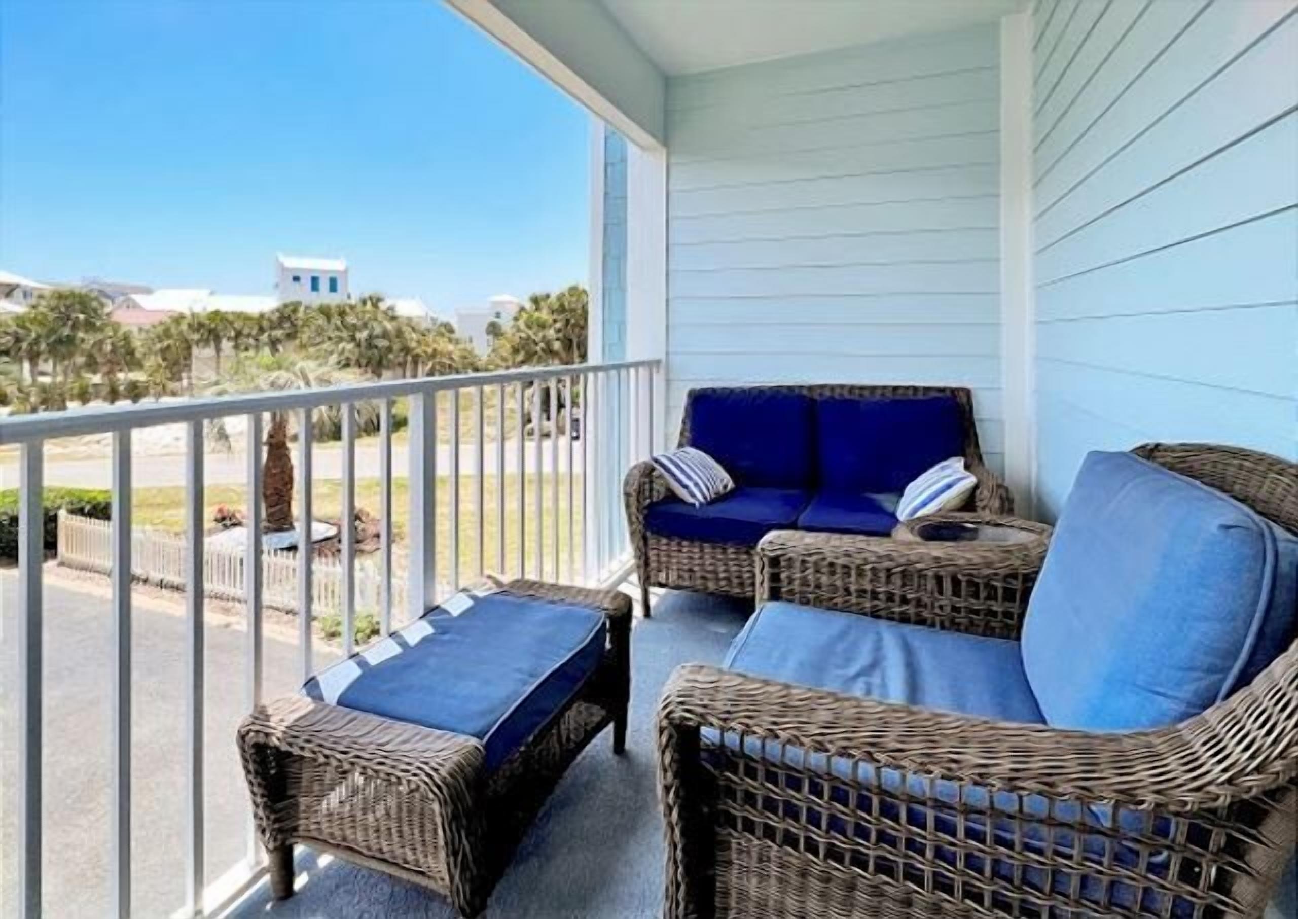 Beautifully rennovated 3BR/2.5BA condo just steps from the beach!