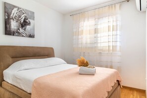 2 bedrooms, iron/ironing board, WiFi, bed sheets - Apartment Bellezza in Makarska (Makarska)