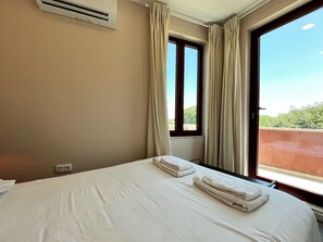 2 bedrooms, iron/ironing board, free WiFi, bed sheets - Nomads Nest in Bonfim 1BED Balcony View (Porto)