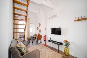 TV - Nomads Nest in Bonfim 1BED Balcony View (Porto)
