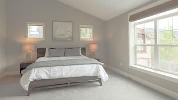 3 bedrooms, desk, iron/ironing board, free WiFi