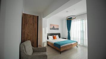 Superior Apartment | 2 bedrooms, premium bedding, individually decorated