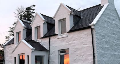 100 year old Renovated Cottage in North Skye