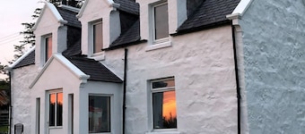 100 year old Renovated Cottage in North Skye