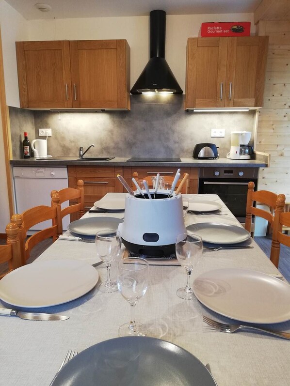 Réfrigérateur, micro-ondes, four, lave-vaisselle