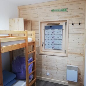 4 slaapkamers, een strijkplank/strijkijzer, gratis wifi