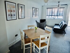 Maison Ville, 2 chambres | Coin séjour