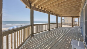 A wooden deck with a view of the beach and ocean. - 7048- Tide Song - Dog-Friendly Oceanfront Rodanthe Retreat (Rodanthe)