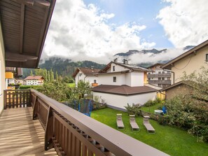 Property grounds - Centrally located holiday home with a garden (Zell am Ziller)