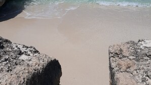 Unclassified image, 2 of 6, button - Prime location, Malmok/Arashi Beach area. 3 minutes from the beach! (PALM BEACH)