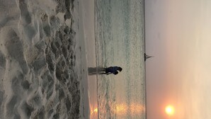 Unclassified image, 5 of 6, button - Prime location, Malmok/Arashi Beach area. 3 minutes from the beach! (PALM BEACH)