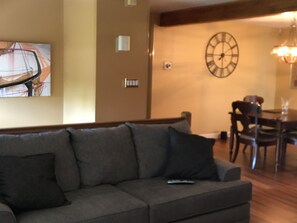 TV - House 3 Bedrooms + Convertible bed (s) 2 Full Baths, (Sleeps 6 ) (Long Pond)