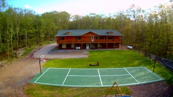 Chateau Denali Located on 8 acres, sleeps 25+ plenty of space for large groups!