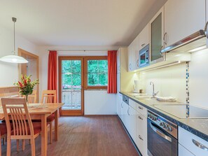 Fridge, microwave, oven, stovetop - Modern house with stunning views over the mountain world (Söll)