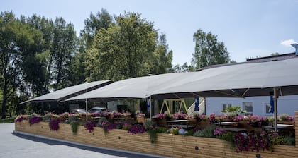 Holzfellas Hotel & Restaurant