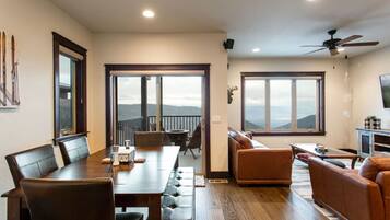 TV, streaming services, stereo