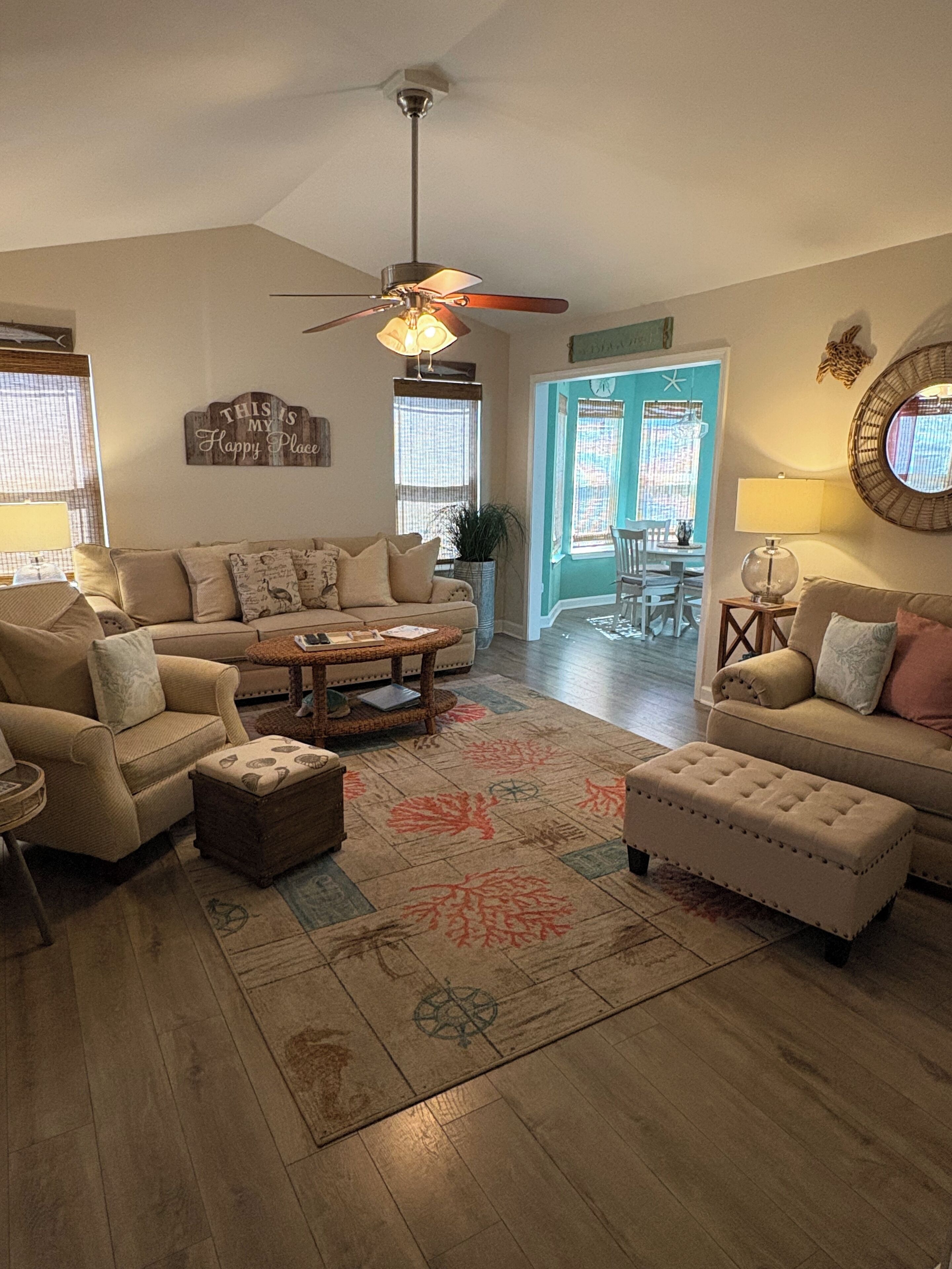 Smart-TV, DVD-Player, Bücher, Videothek