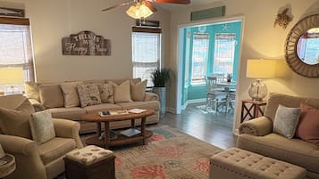 Smart-TV, DVD-Player, Bücher, Videothek