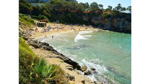 Beach nearby, sun-loungers