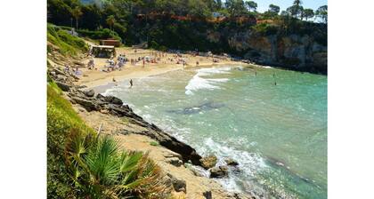 OFFRE SALOU ONLY FAMILY SEA VIEW LARGE TERRACE , POOLS PARKING WIFI