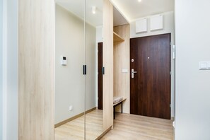 Departamento panorámico | Área de sala de estar | Televisión LCD de 40 pulgadas con canales por cable y televisión