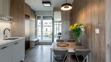 Panoramic Studio Suite | Private kitchen | Fridge, oven, stovetop, dishwasher