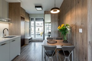 Panoramic Studio Suite | Private kitchen | Fridge, oven, stovetop, dishwasher - Serviced Apartments G11 - between Main Market Square and Jewish Quarter by InPoint (Kraków)