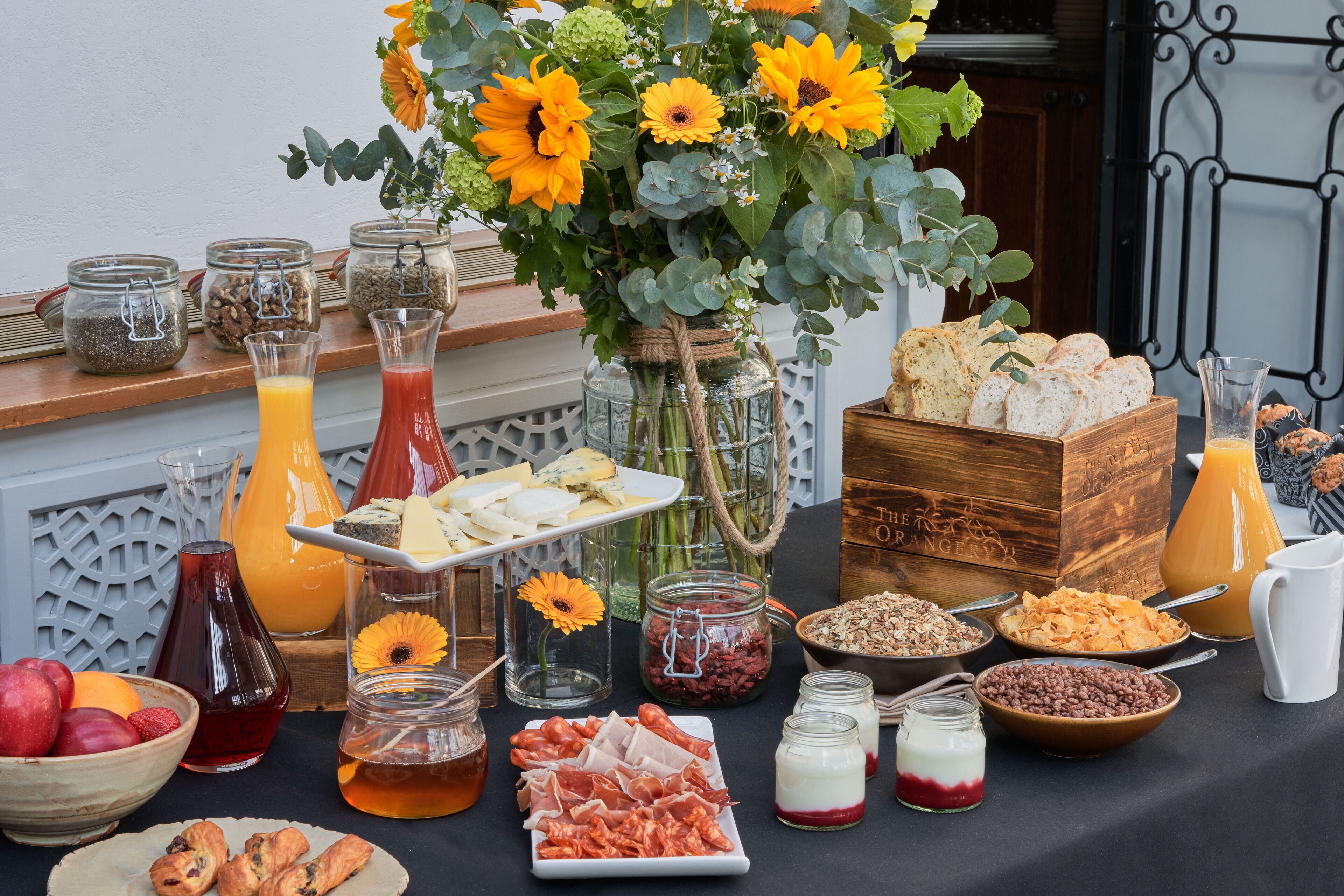 free daily breakfast