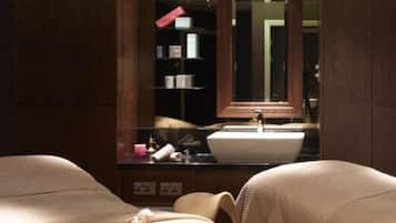 Couples treatment rooms, sauna, hot tub, steam room, body treatments