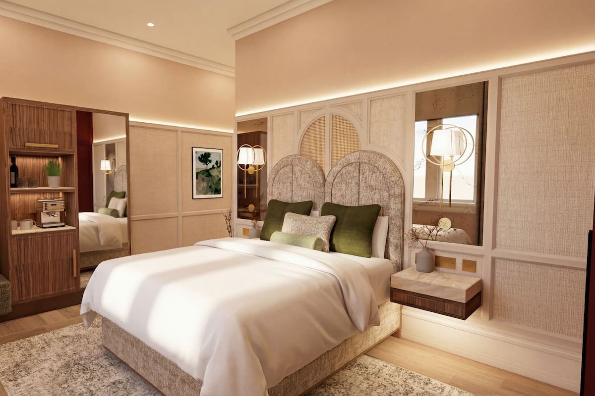 Cozy King | Egyptian cotton sheets, premium bedding, in-room safe, desk