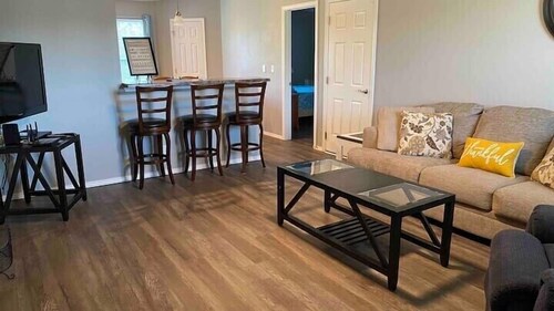 Cozy Broken Arrow Home -- Special Pricing for 30+ day stays!