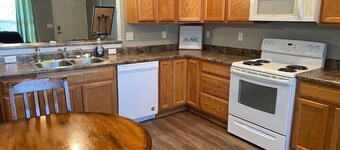 Cozy Broken Arrow Home -- Special Pricing for 30+ day stays!